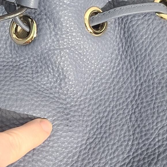 Henri Bendel Bedford Pebble Leather Bucket Bag Blue Medium GUC Tassel Drawstring - Picture 6 of 9